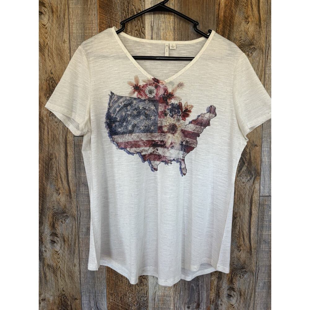 Women Large America Flag USA Graphic Tee Cream Short Sleeve Patriotic Floral Top